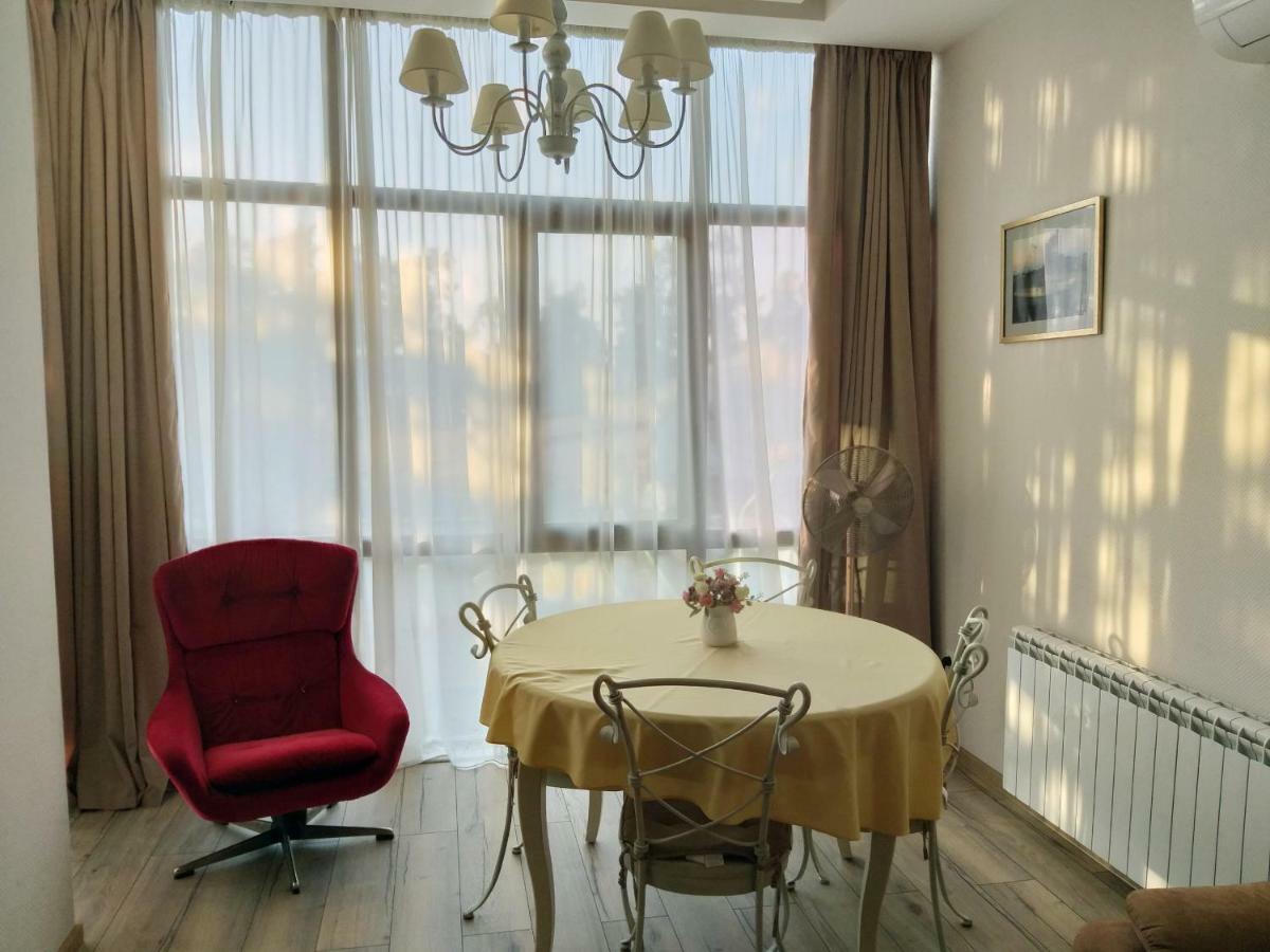 Boulevard Apartment Batumi Esterno foto